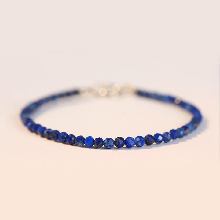 Buddha Stones, kleines Lapislazuli-Armband mit ultradünnen Perlen - 3 mm polygonale Perlen - 16 cm - image 0