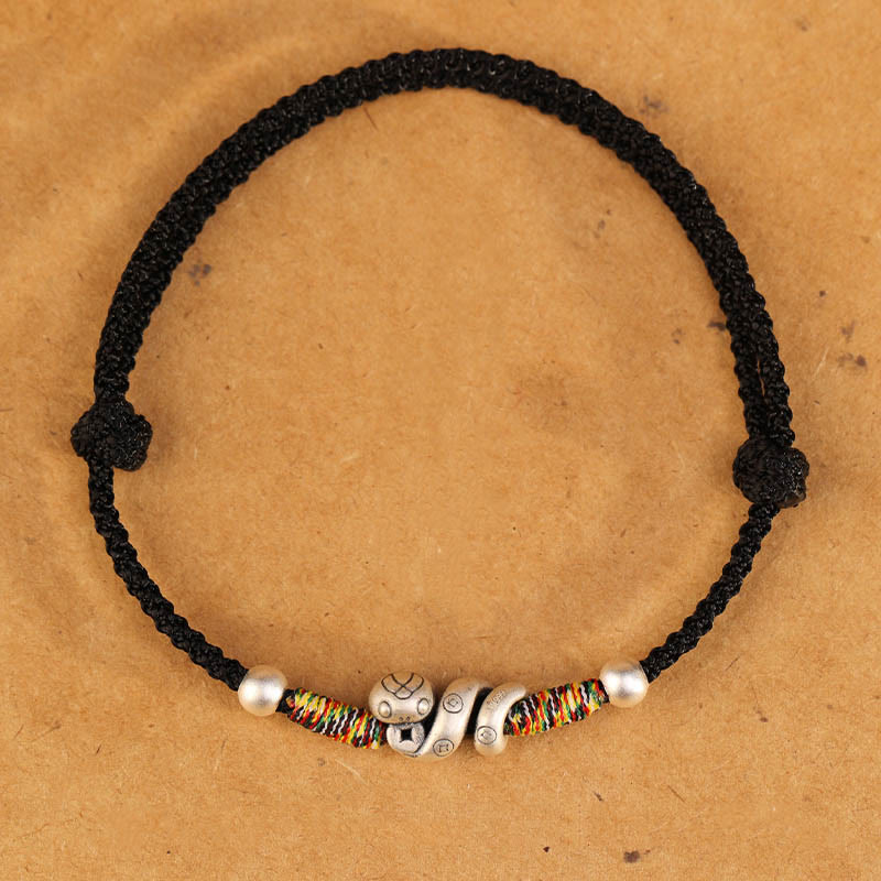 Fußkettchen „Jahr der Schlange“ von Buddha Stones aus 999er Sterlingsilber mit roter Schnur