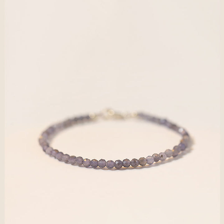 Buddha Stones , 3 mm, Amethyst, Iolith, ultradünne Perlen, 14 Karat vergoldetes Kupfer-Kommunikationsarmband - 3 mm Iolith (Handgelenkumfang: 16 cm) - image 0