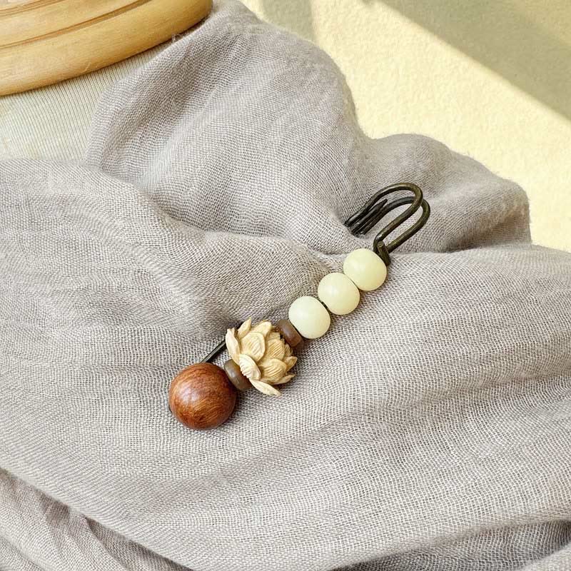 Buddha Stones, Vintage-Brosche mit Bodhi-Samen, Buchsbaum, Lotus, Sandelholz, Perlen, Peace-Zeichen