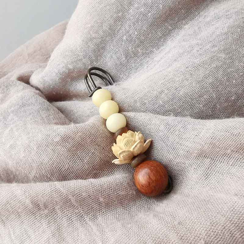 Buddha Stones, Vintage-Brosche mit Bodhi-Samen, Buchsbaum, Lotus, Sandelholz, Perlen, Peace-Zeichen