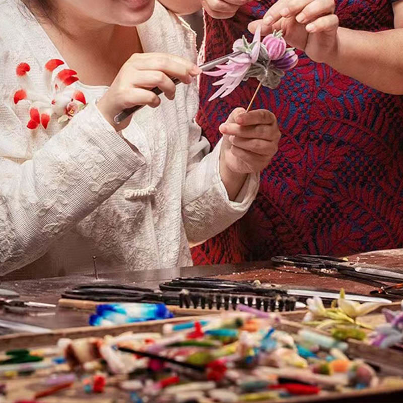 Buddha Stones Handgemachte Yangzhou Samtblume Maulbeerseide Rote Koi Fischblätter Brosche Haarspange