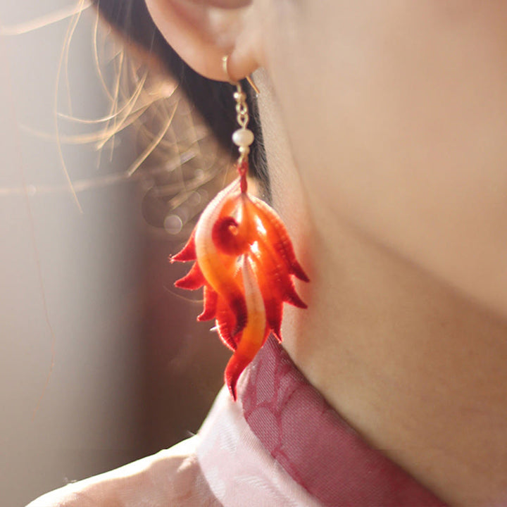 Buddha Stones 14K vergoldete Kupfer handgefertigte Samtblume Maulbeerseide rote Feder Tropfen Ohrringe