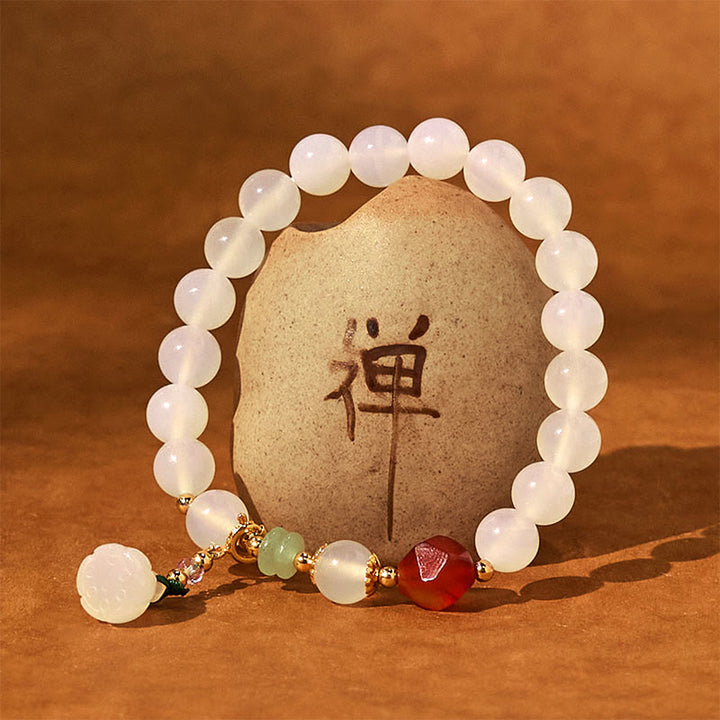 Buddha Stones, weißer Achat, roter Achat, Lotuskapsel, Charm, Glücksarmband