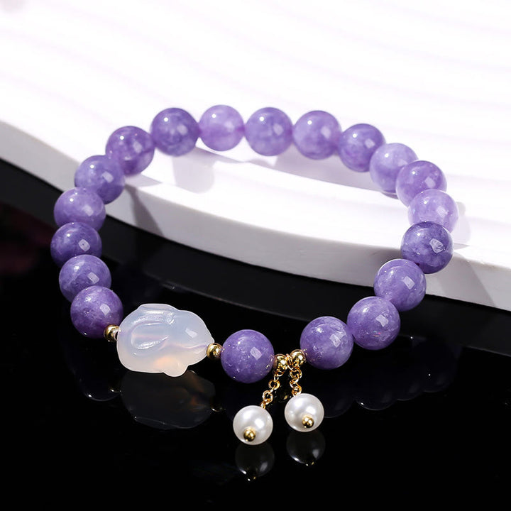 Buddha Stones Armband mit Heilperlen, natürlichem violettem Aquamarin und Chalcedon, Kaninchen-Design