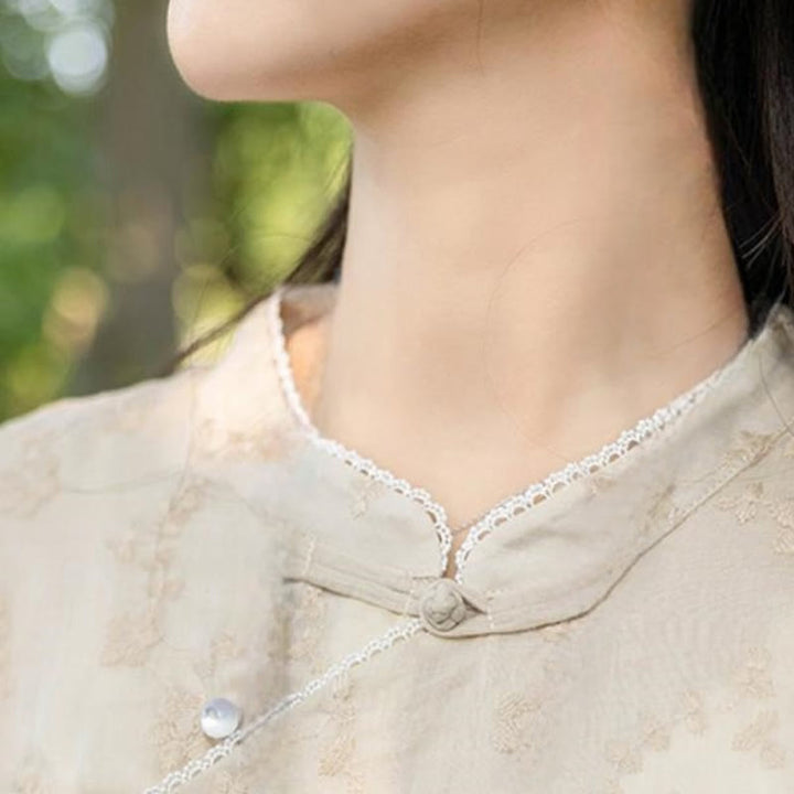 Buddha Stones – Lässiges Ramie-Midikleid mit besticktem Schrägkragen, Stehkragen, halblangen Ärmeln und Taschen - image 4