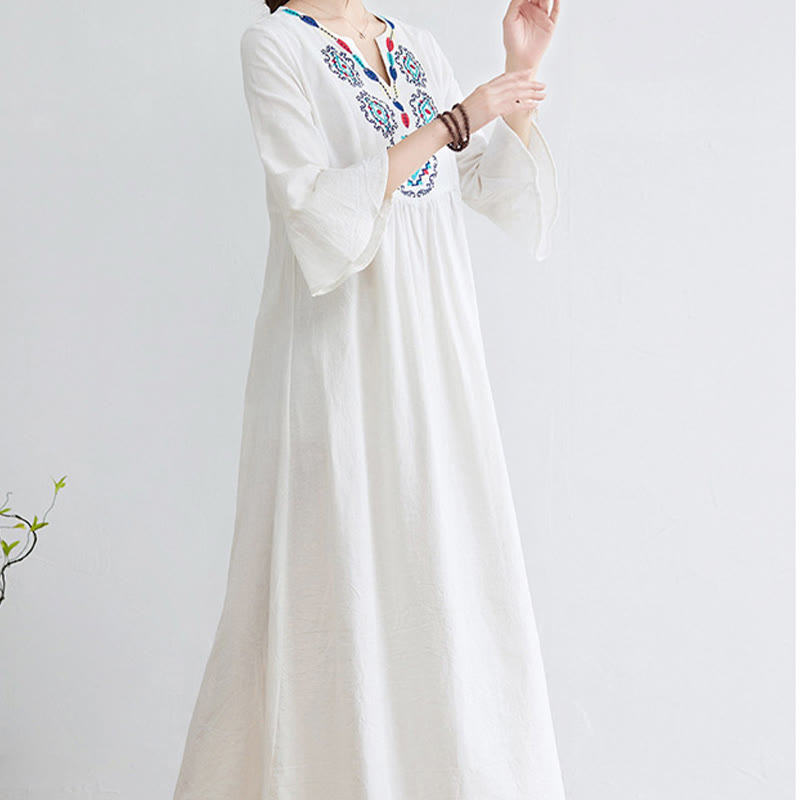 Buddha Stones – Lässiges Midikleid aus Baumwolle und Leinen mit besticktem Blumenmuster, V-Ausschnitt und Dreiviertelärmeln - image 2