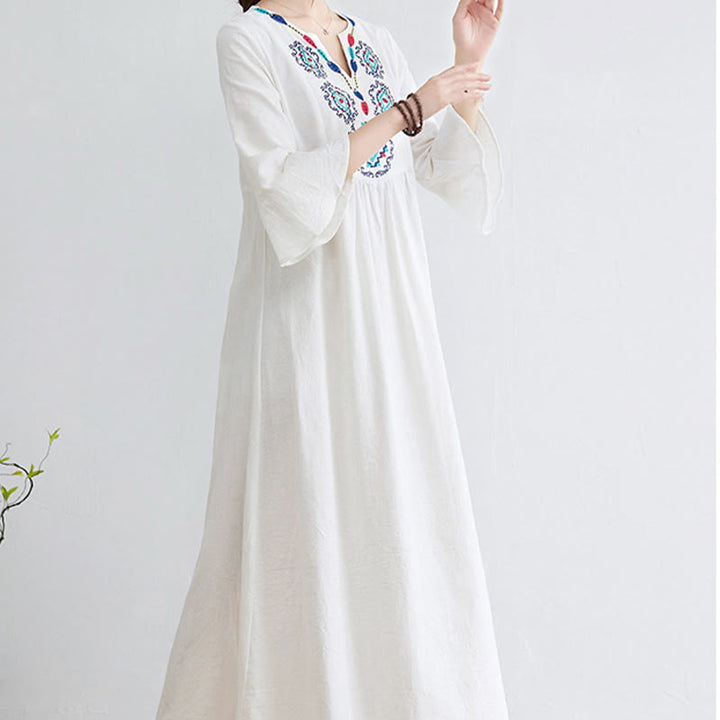 Buddha Stones – Lässiges Midikleid aus Baumwolle und Leinen mit besticktem Blumenmuster, V-Ausschnitt und Dreiviertelärmeln - image 2