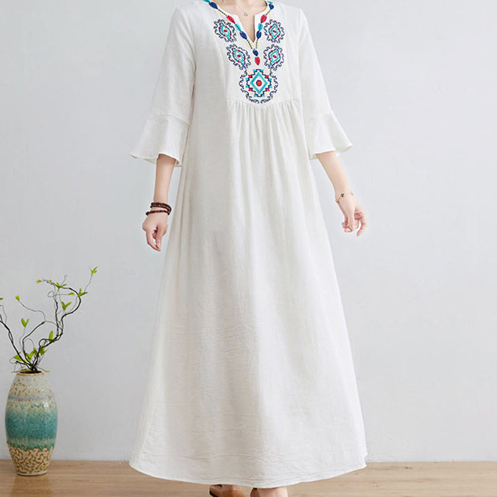Buddha Stones – Lässiges Midikleid aus Baumwolle und Leinen mit besticktem Blumenmuster, V-Ausschnitt und Dreiviertelärmeln - image 4