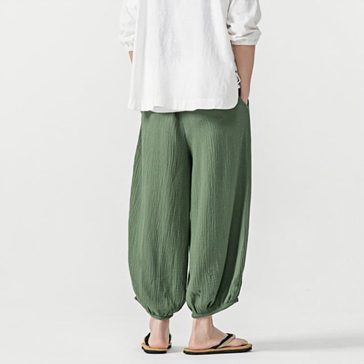 Weiche, einfarbige Herrenhose aus Baumwolle mit Kordelzug und Taschen von Buddha Stones