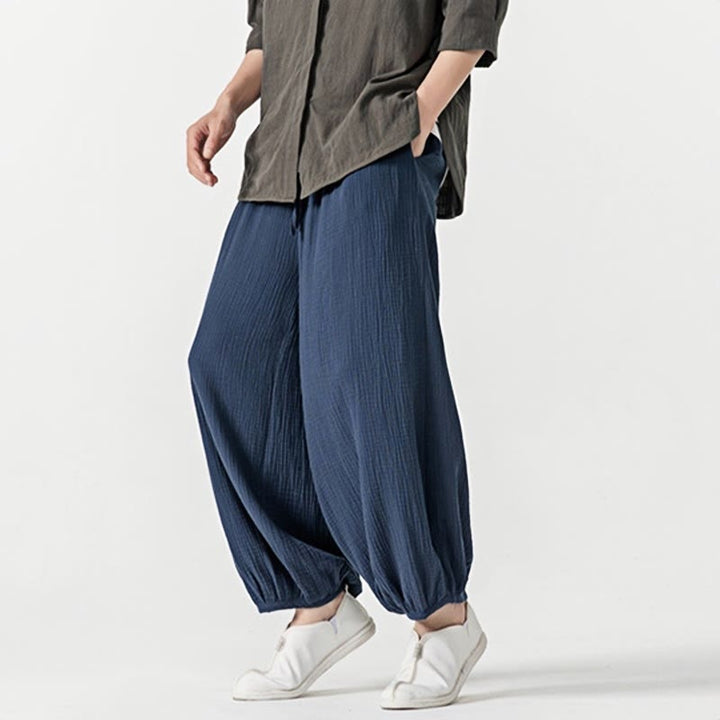 Weiche, einfarbige Herrenhose aus Baumwolle mit Kordelzug und Taschen von Buddha Stones - image 24