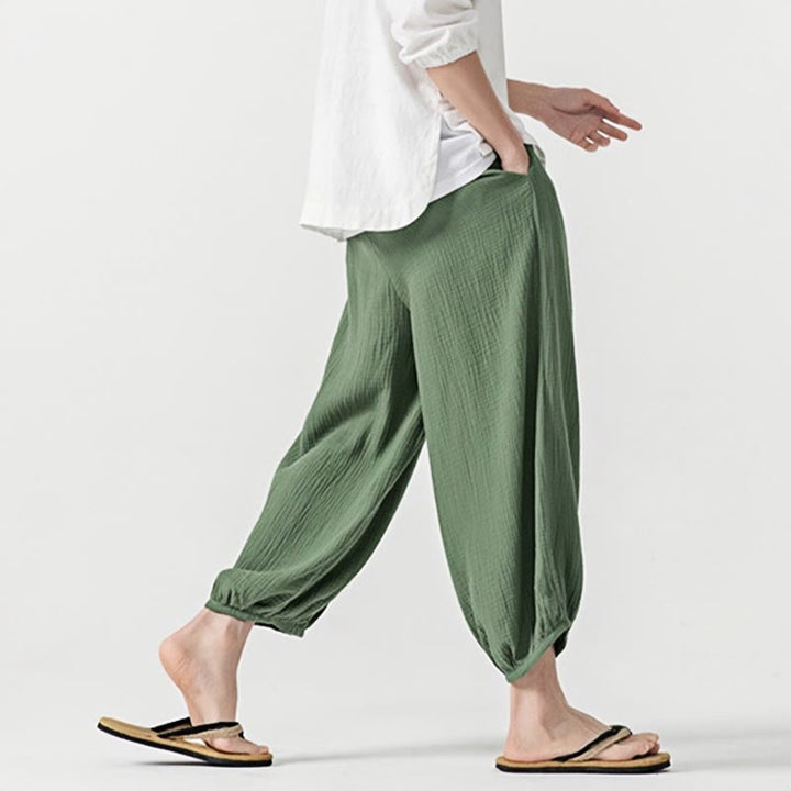 Weiche, einfarbige Herrenhose aus Baumwolle mit Kordelzug und Taschen von Buddha Stones