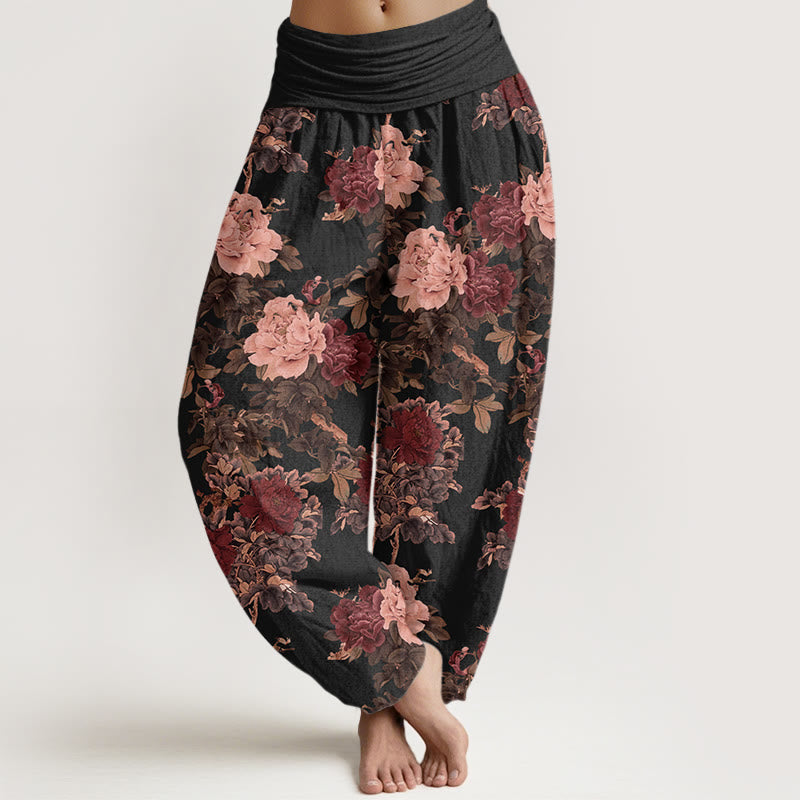 Lässige Haremshose aus Baumwolle mit üppigem Pfingstrosen- und Blättermuster (Buddha Stones) für Damen mit elastischem Bund - Schwarz - US22, UK/AU26, EU54 (6XL) - image 0