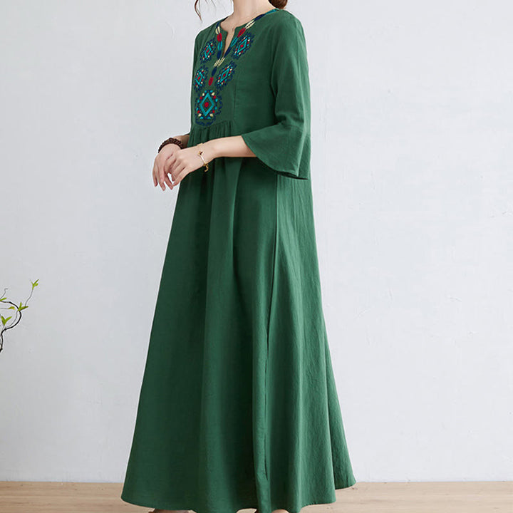 Loses, schlichtes Maxikleid aus Baumwolle und Leinen mit Buddha Stones und ethnischer Stickerei und Blumenmuster, Dreiviertelärmel - image 16