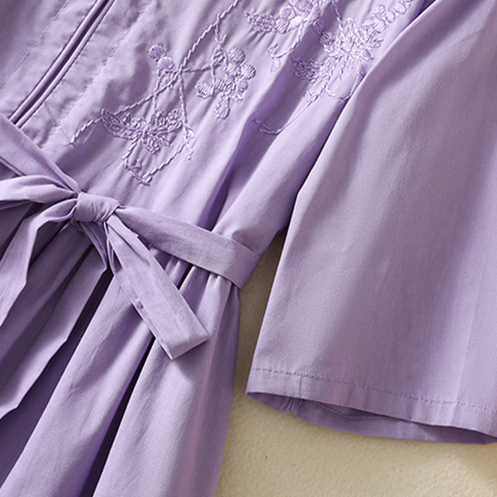 Buddha Stones Sommerliches Midikleid aus Baumwolle und Leinen mit Orchideenstickerei, Schnürung, V-Ausschnitt, halblangen Ärmeln und Taschen - image 6