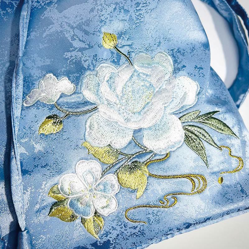 Buddha Stones Handgefertigter Rucksack aus Polyester-Baumwolle mit blauer Kamelie-Stickerei und großer Kapazität