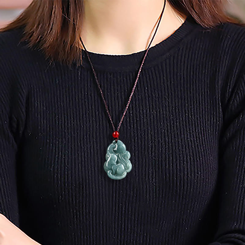 Buddha Stones Halskette mit Anhänger aus natürlicher grüner Jade mit neunschwänzigem Fuchs und Fee