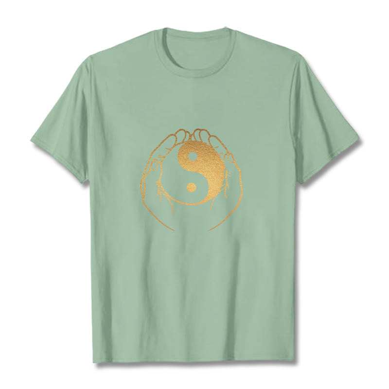 Buddha Stones ​​Hände halten eine goldene Yin Yang T-shirt - Blassgrün - 2XL - image 15