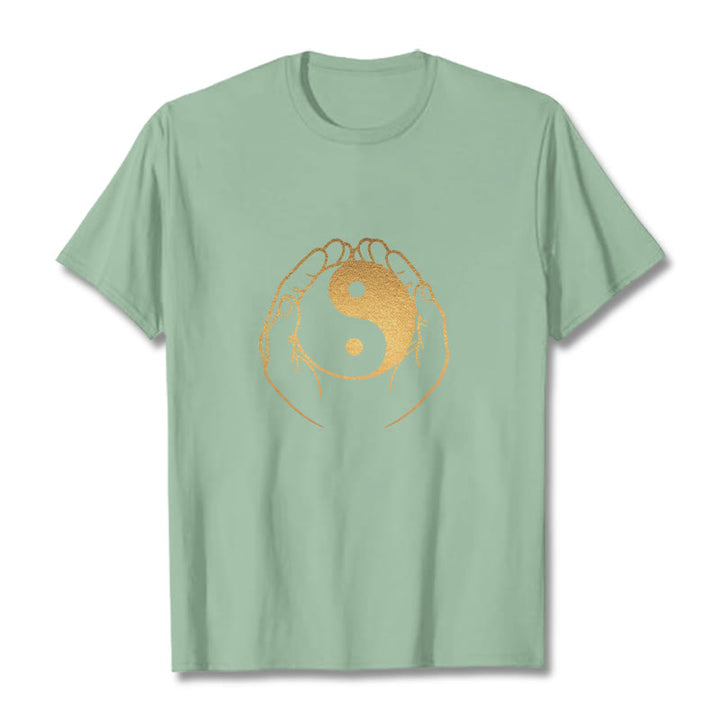 Buddha Stones ​​Hände halten eine goldene Yin Yang T-shirt - Blassgrün - 2XL - image 15