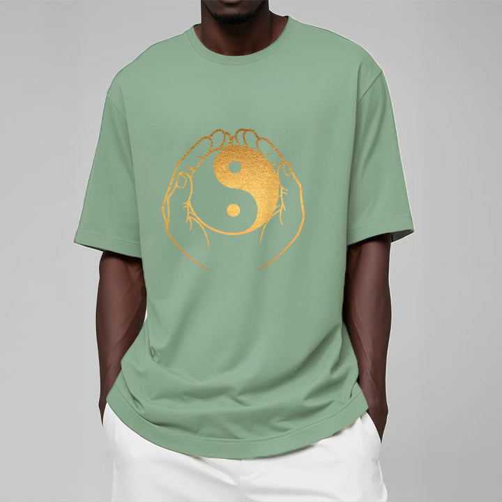 Buddha Stones ​​Hände halten eine goldene Yin Yang T-shirt - image 16