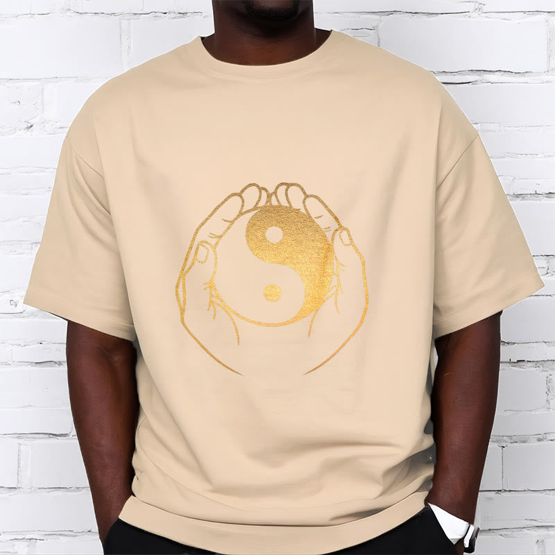 Buddha Stones ​​Hände halten eine goldene Yin Yang T-shirt - image 13