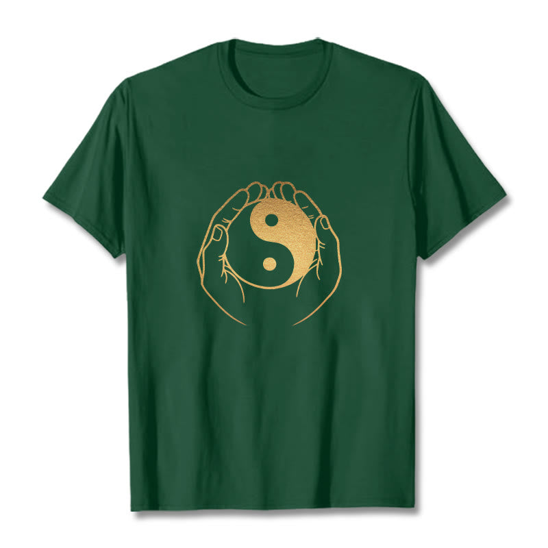 Buddha Stones ​​Hände halten eine goldene Yin Yang T-shirt - WaldGrün - 2XL - image 6