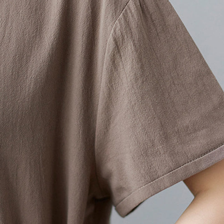 Buddha Stones – Lässiges, schlichtes Midikleid aus Baumwolle und Leinen mit seitlicher Schnürung und Revers, kurzärmelig - image 8