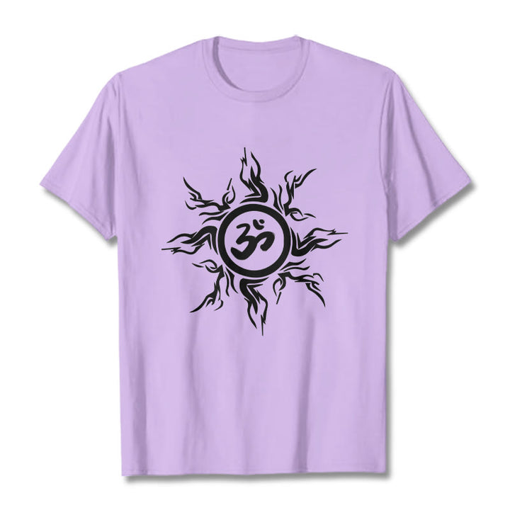 Buddha Stones, Sunburst-Muster, das ein Om-Symbol-Muster umgibt, Baumwoll-T-Shirt - Pflaume - 2XL - image 17