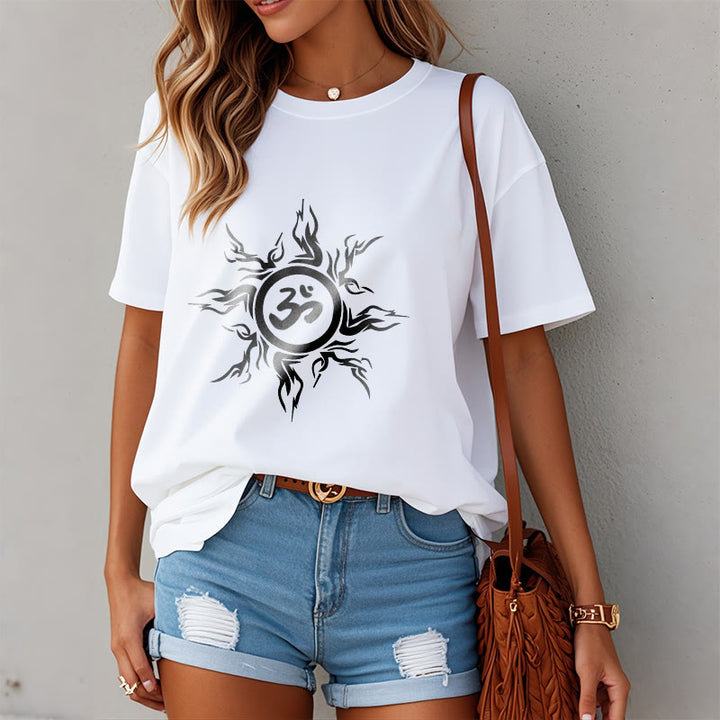 Buddha Stones, Sunburst-Muster, das ein Om-Symbol-Muster umgibt, Baumwoll-T-Shirt - image 1