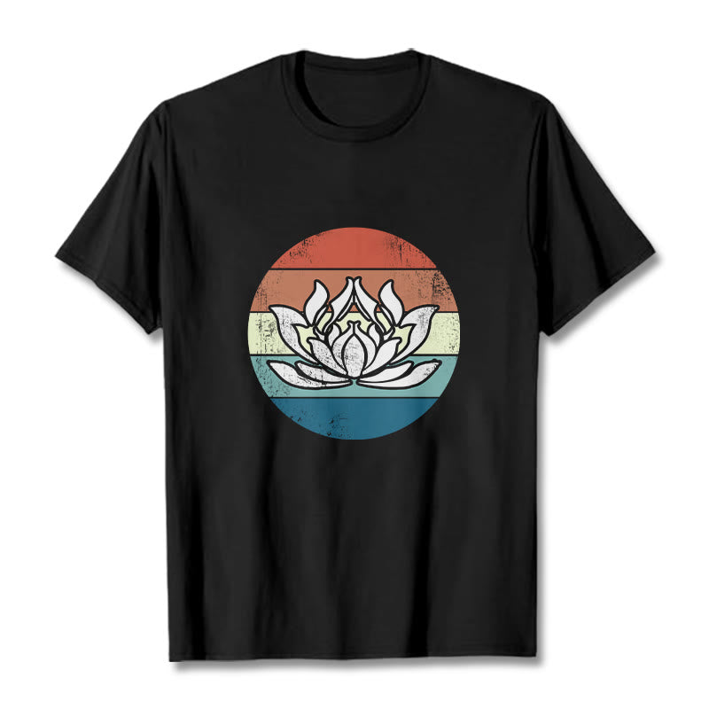 T-Shirt mit Buddha Stones und blühendem Lotus, buntes Streifenmuster, Baumwolle - Schwarz - 2XL - image 0