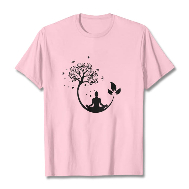 Buddha Stones Buddha meditiert in einem Baummuster Baumwoll-T-Shirt - Hellrosa - 2XL - image 12