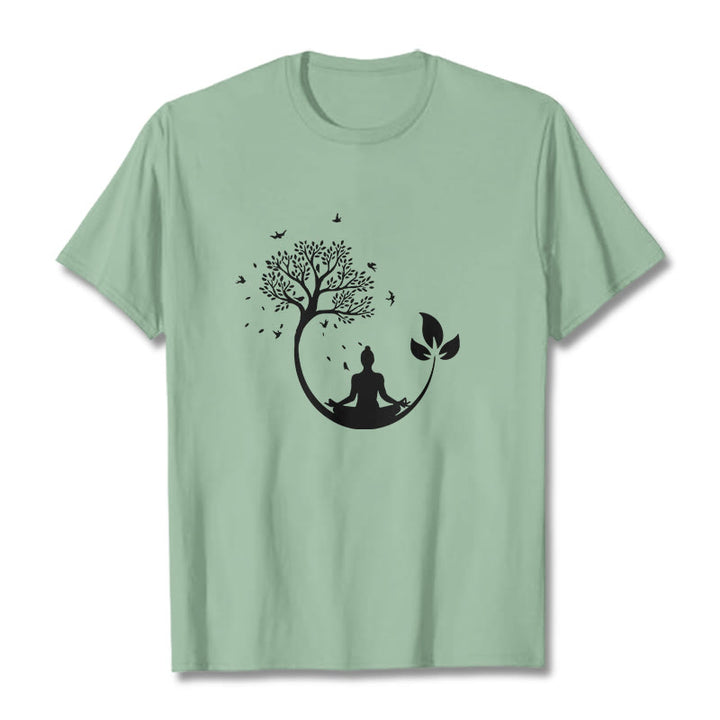 Buddha Stones Buddha meditiert in einem Baummuster Baumwoll-T-Shirt - Blassgrün - 2XL - image 15
