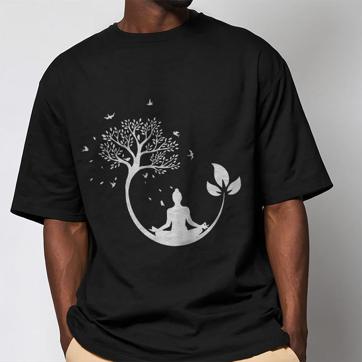 Buddha Stones Buddha meditiert in einem Baummuster Baumwoll-T-Shirt - image 8