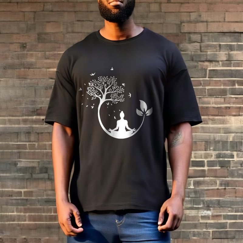 Buddha Stones Buddha meditiert in einem Baummuster Baumwoll-T-Shirt - image 7