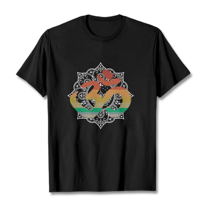Buddha Stones Farbverlaufsfarbenes Om Sanskrit Mandala Hintergrundmuster Baumwoll-T-Shirt - Schwarz - 2XL - image 7