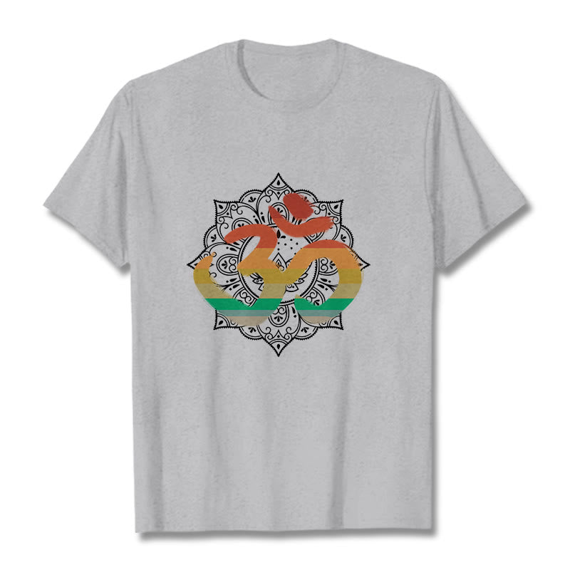 Buddha Stones Farbverlaufsfarbenes Om Sanskrit Mandala Hintergrundmuster Baumwoll-T-Shirt - Hellgrau - 2XL - image 19