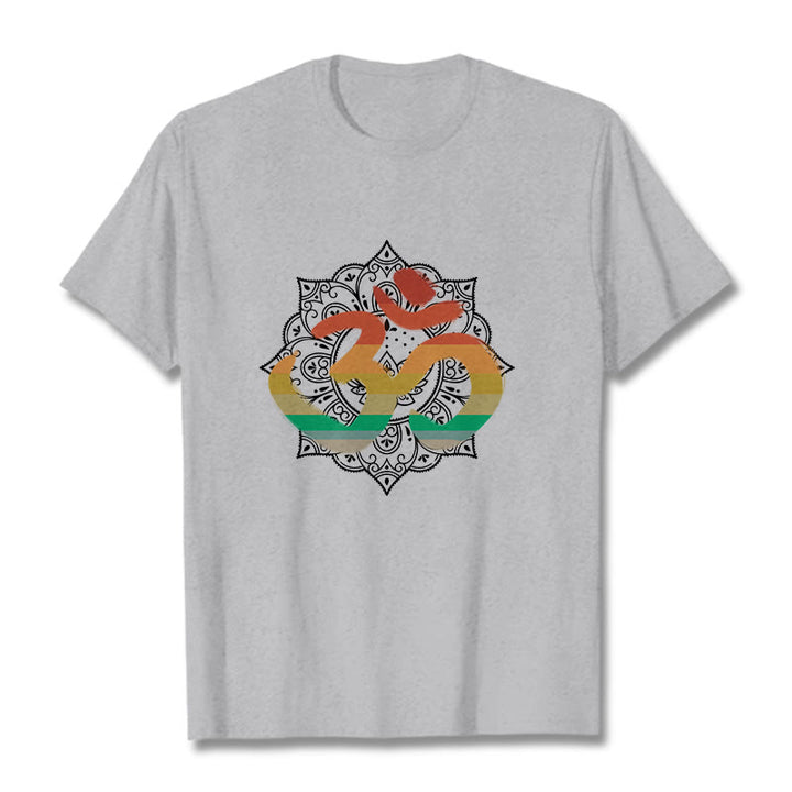 Buddha Stones Farbverlaufsfarbenes Om Sanskrit Mandala Hintergrundmuster Baumwoll-T-Shirt - Hellgrau - 2XL - image 19