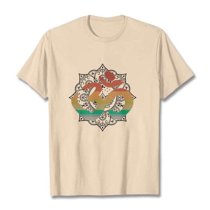 Buddha Stones Farbverlaufsfarbenes Om Sanskrit Mandala Hintergrundmuster Baumwoll-T-Shirt - Biskuit - 2XL - image 10