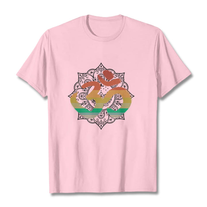 Buddha Stones Farbverlaufsfarbenes Om Sanskrit Mandala Hintergrundmuster Baumwoll-T-Shirt - Hellrosa - 2XL - image 13