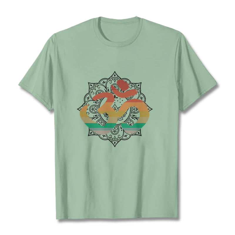Buddha Stones Farbverlaufsfarbenes Om Sanskrit Mandala Hintergrundmuster Baumwoll-T-Shirt - Hellgrün - 2XL - image 14