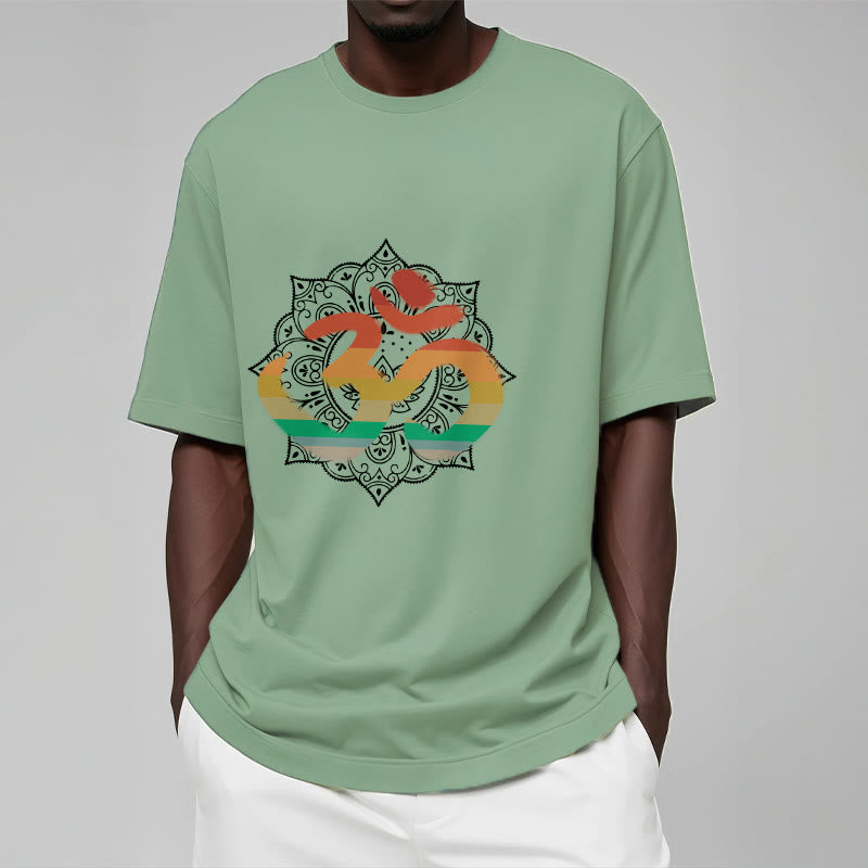 Buddha Stones Farbverlaufsfarbenes Om Sanskrit Mandala Hintergrundmuster Baumwoll-T-Shirt - image 16