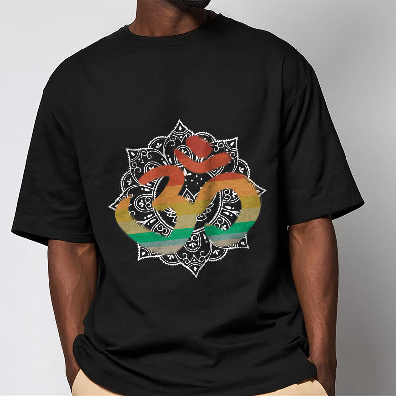 Buddha Stones Farbverlaufsfarbenes Om Sanskrit Mandala Hintergrundmuster Baumwoll-T-Shirt - image 9