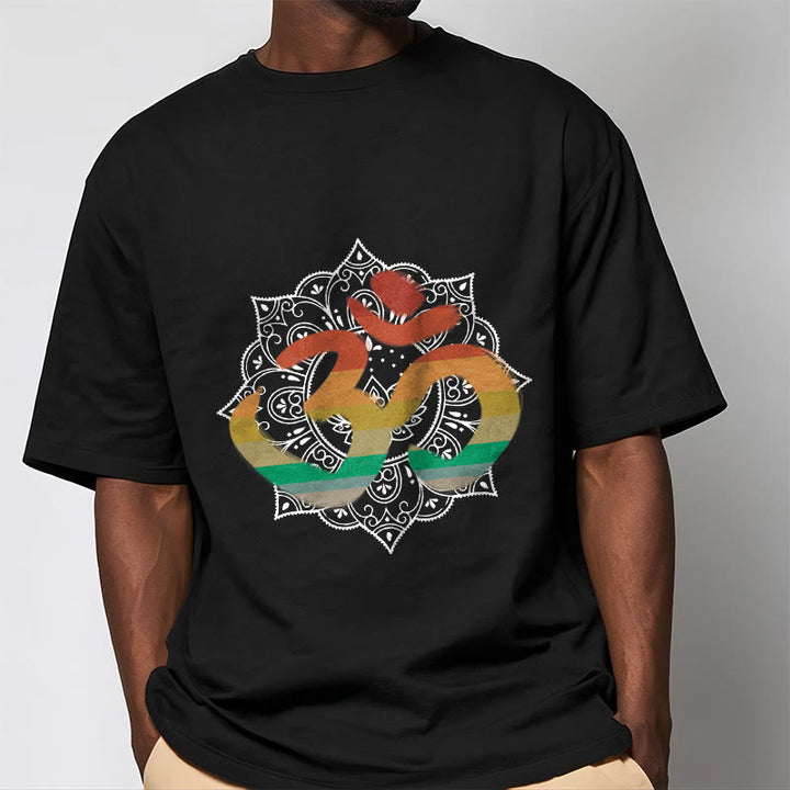 Buddha Stones Farbverlaufsfarbenes Om Sanskrit Mandala Hintergrundmuster Baumwoll-T-Shirt - image 9