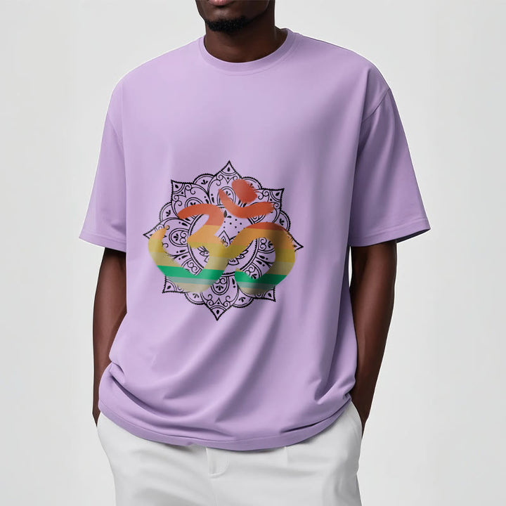 Buddha Stones Farbverlaufsfarbenes Om Sanskrit Mandala Hintergrundmuster Baumwoll-T-Shirt - image 18