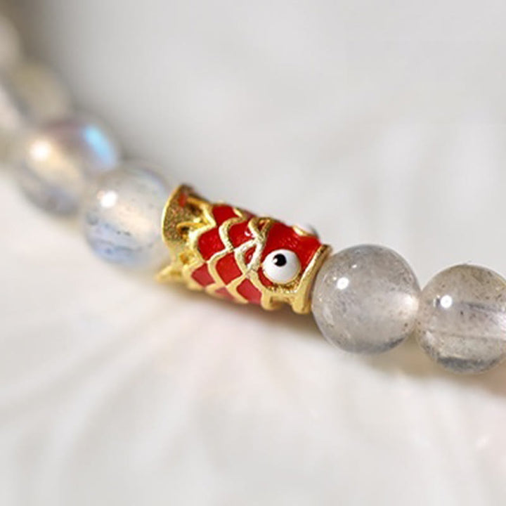 Buddha Stones Ultradünnes Mondstein-Koi-Fisch-Heilarmband
