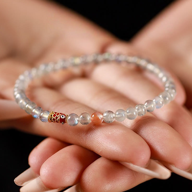 Buddha Stones Ultradünnes Mondstein-Koi-Fisch-Heilarmband