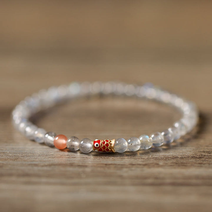 Buddha Stones Ultradünnes Mondstein-Koi-Fisch-Heilarmband