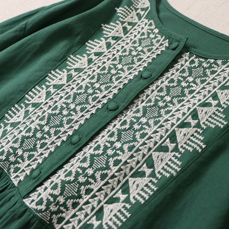 Buddha Stones – Lässiges Midikleid aus Baumwolle und Leinen mit künstlerischer geometrischer Stickerei und Knopfleiste vorne - image 2