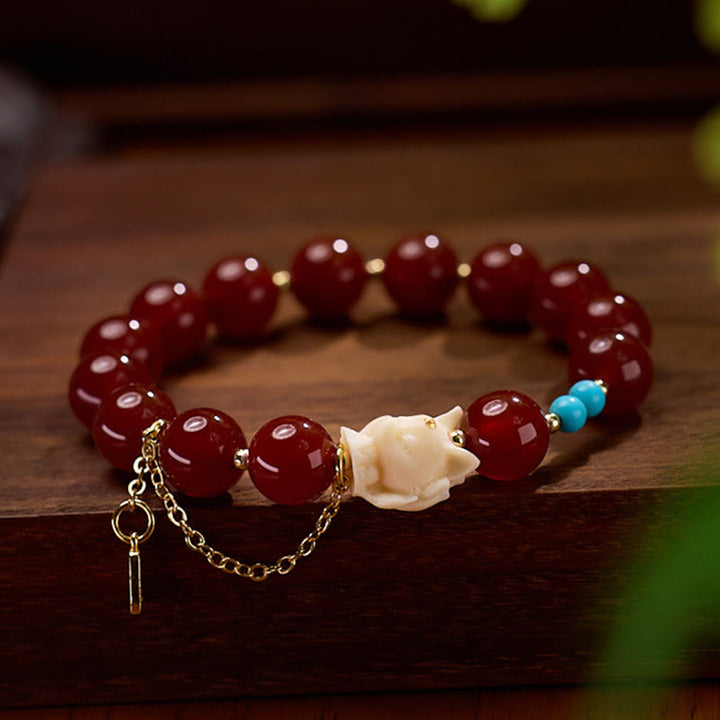 Buddha Stones Armband mit neunschwänzigem Fuchs, Freude, roter Achat, elfenbeinfarbene Frucht, Kupferplattiertes Gold, Vertrauen