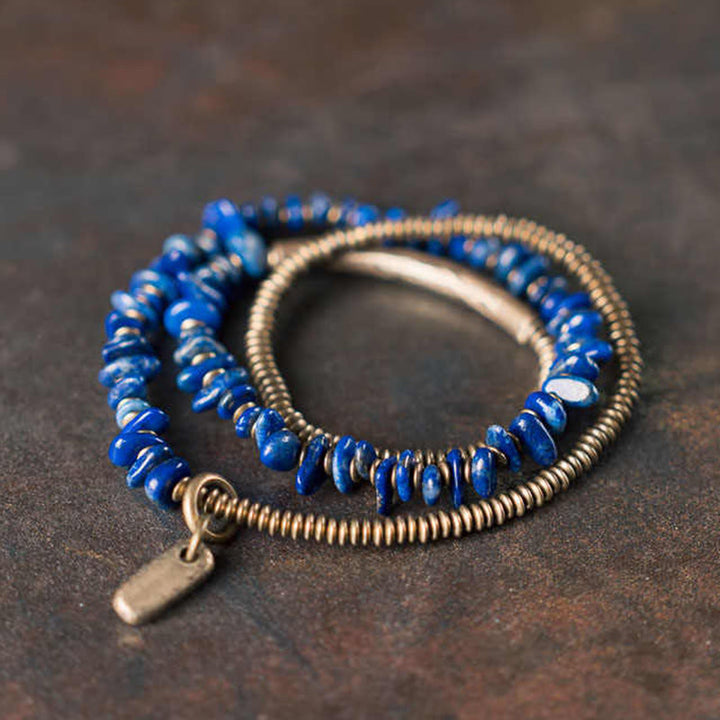 Buddha Stones, unregelmäßige Form, dreifach gewickeltes Lapislazuli-Armband - 6,7–6,9 Zoll (17–17,5 cm) - image 0